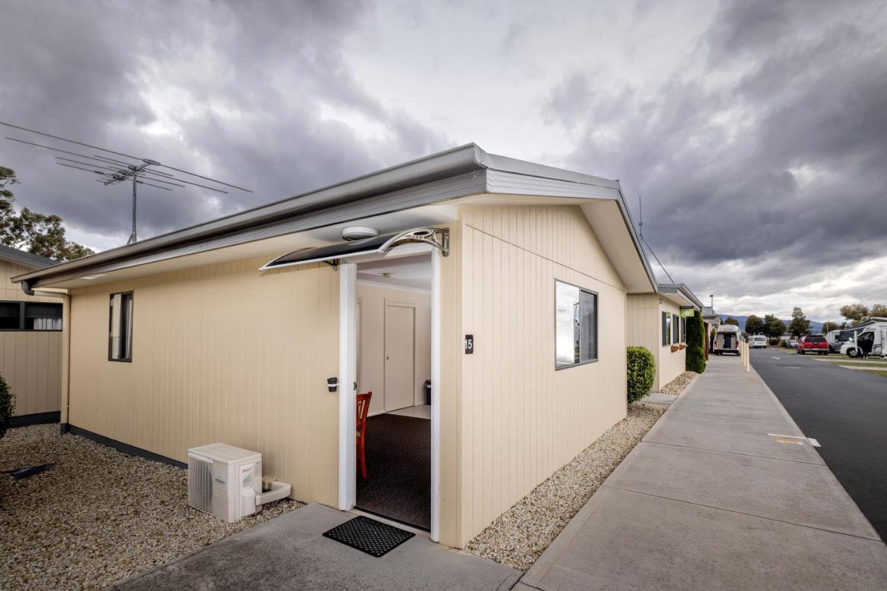 Отель Big4 Hobart Airport Tourist Park Cambridge Экстерьер фото
