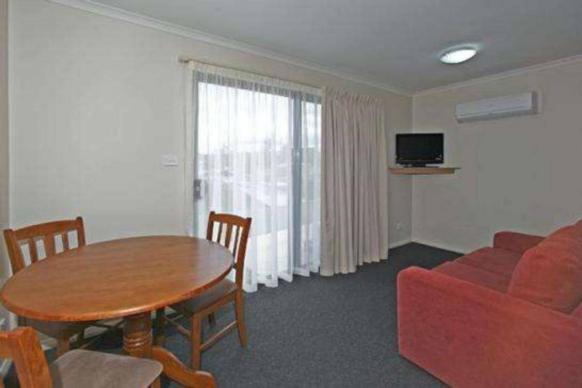 Отель Big4 Hobart Airport Tourist Park Cambridge Экстерьер фото