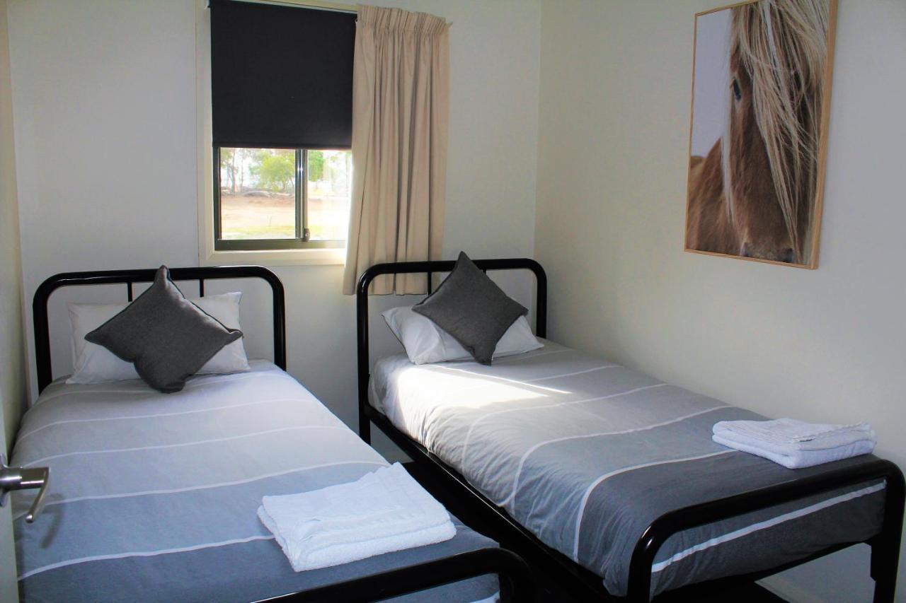 Отель Big4 Hobart Airport Tourist Park Cambridge Экстерьер фото
